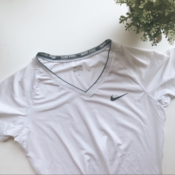 Nike Tops - 💫Nike white dri-fit workout top